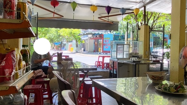 멜리아 빈펄 다낭 리버프런트 호텔 근처 로컬 식당, Meliá Vinpearl Danang Riverfront, local restaurent