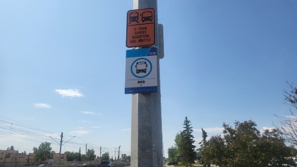 캘거리 아울렛, Calgary outlet mall