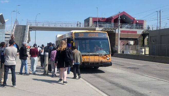 캘거리 아울렛, Calgary outlet mall