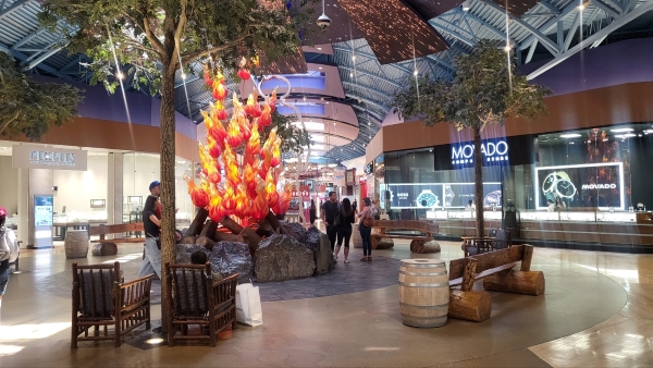 캘거리 아울렛, Calgary outlet mall